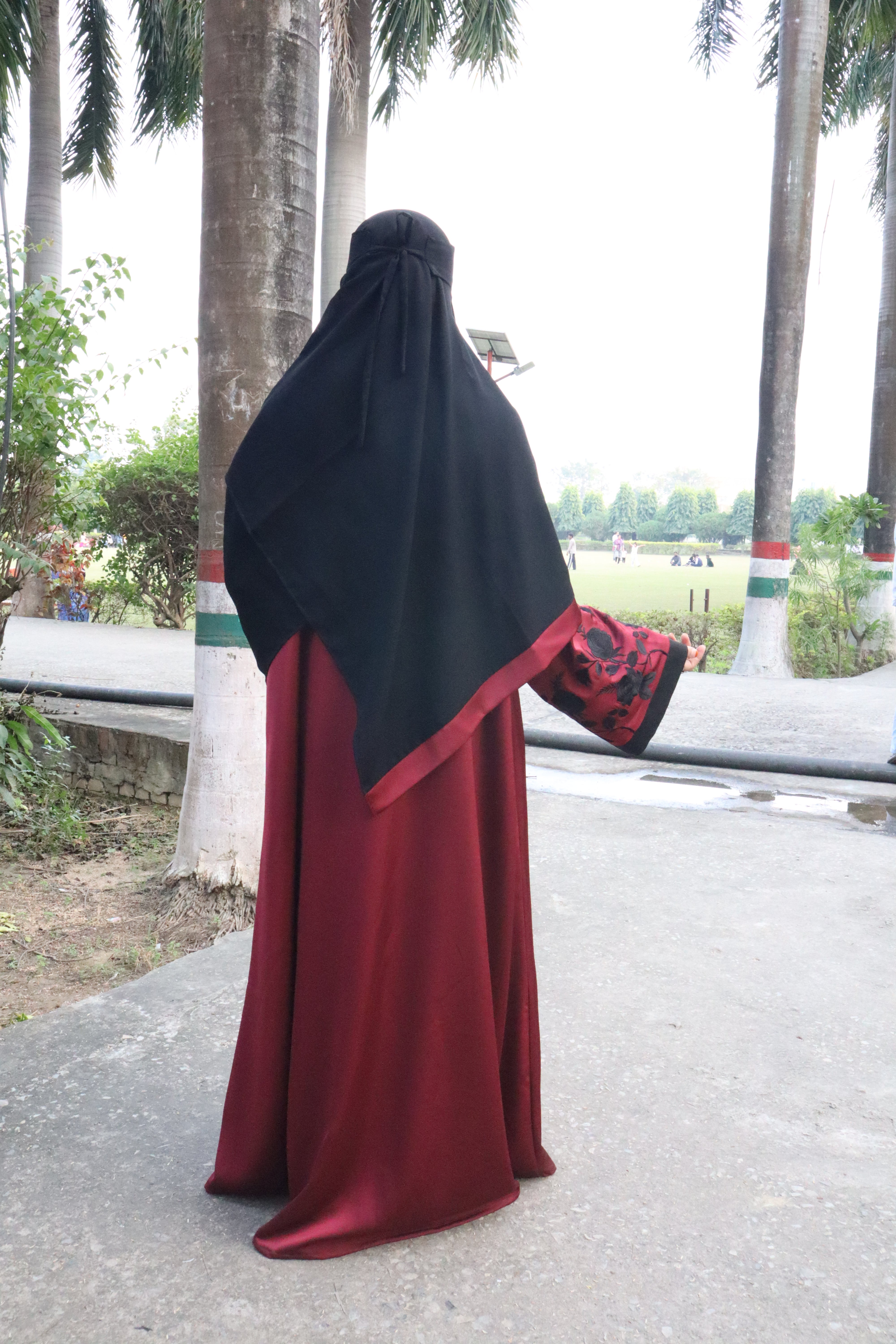 Maroon Husn-e-gul Abaya
