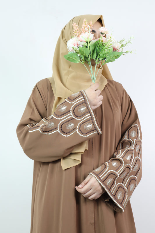 Brown Mehrab Abaya