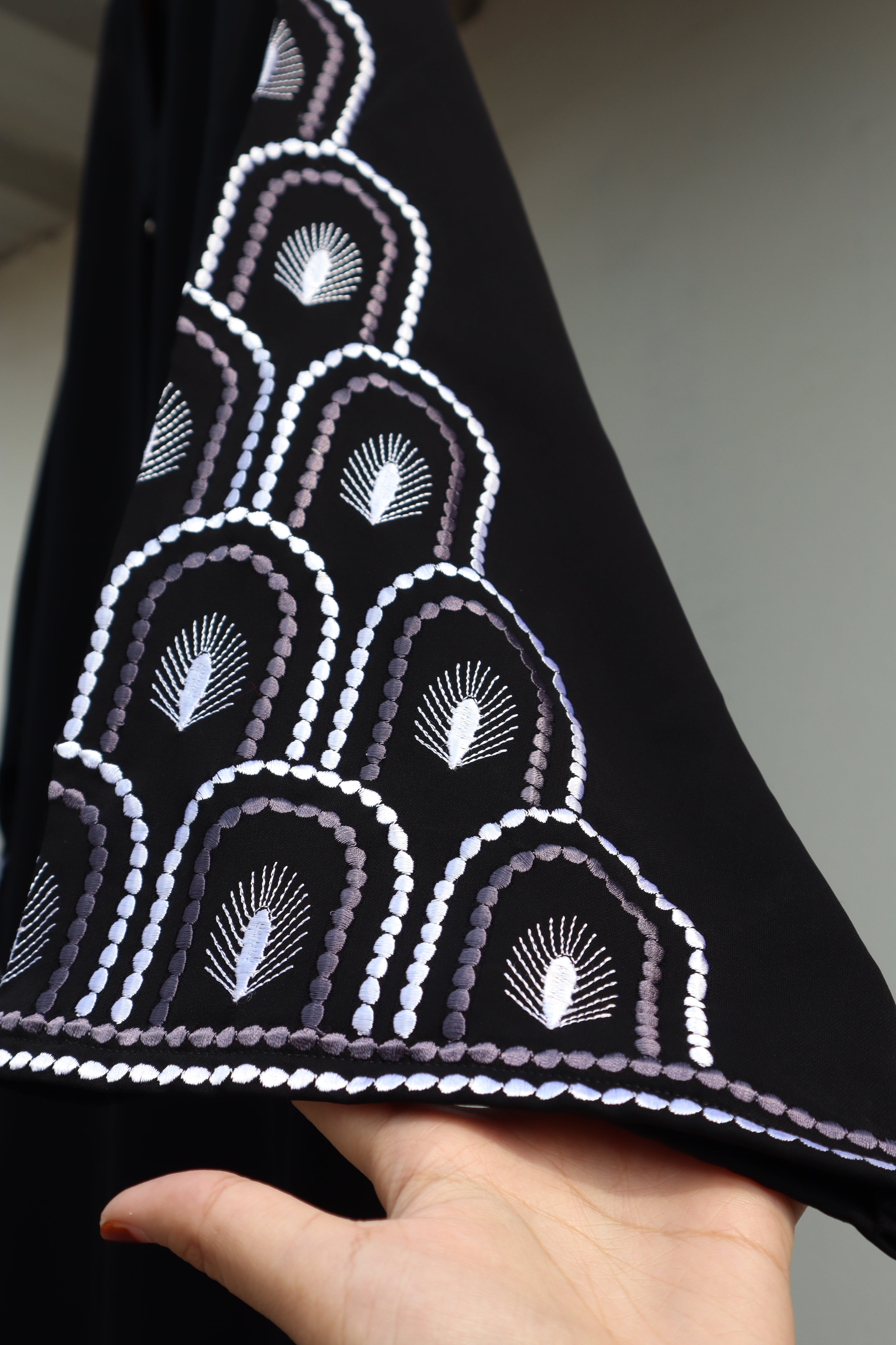 Black Mehrab Abaya