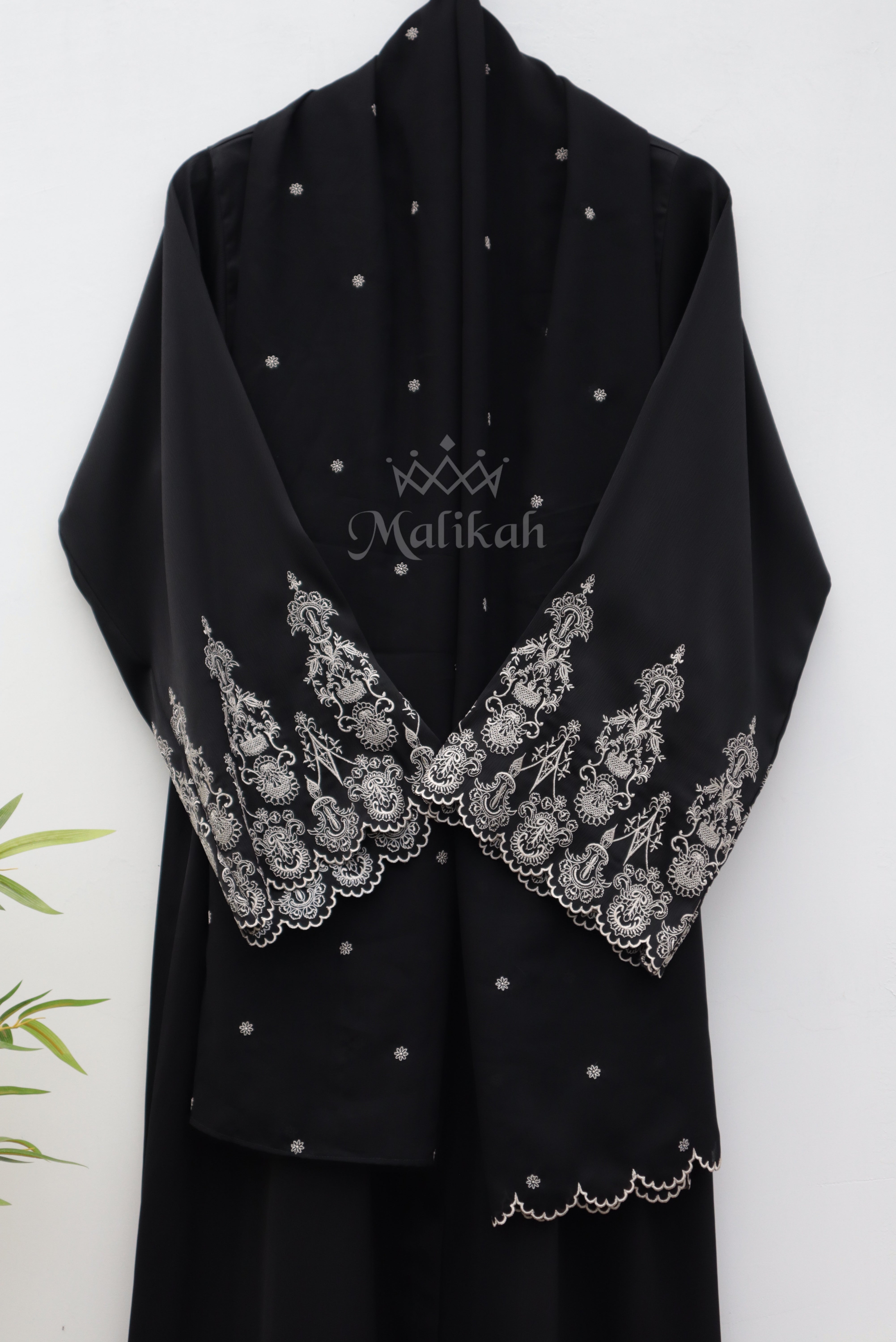 Resham Black Abaya