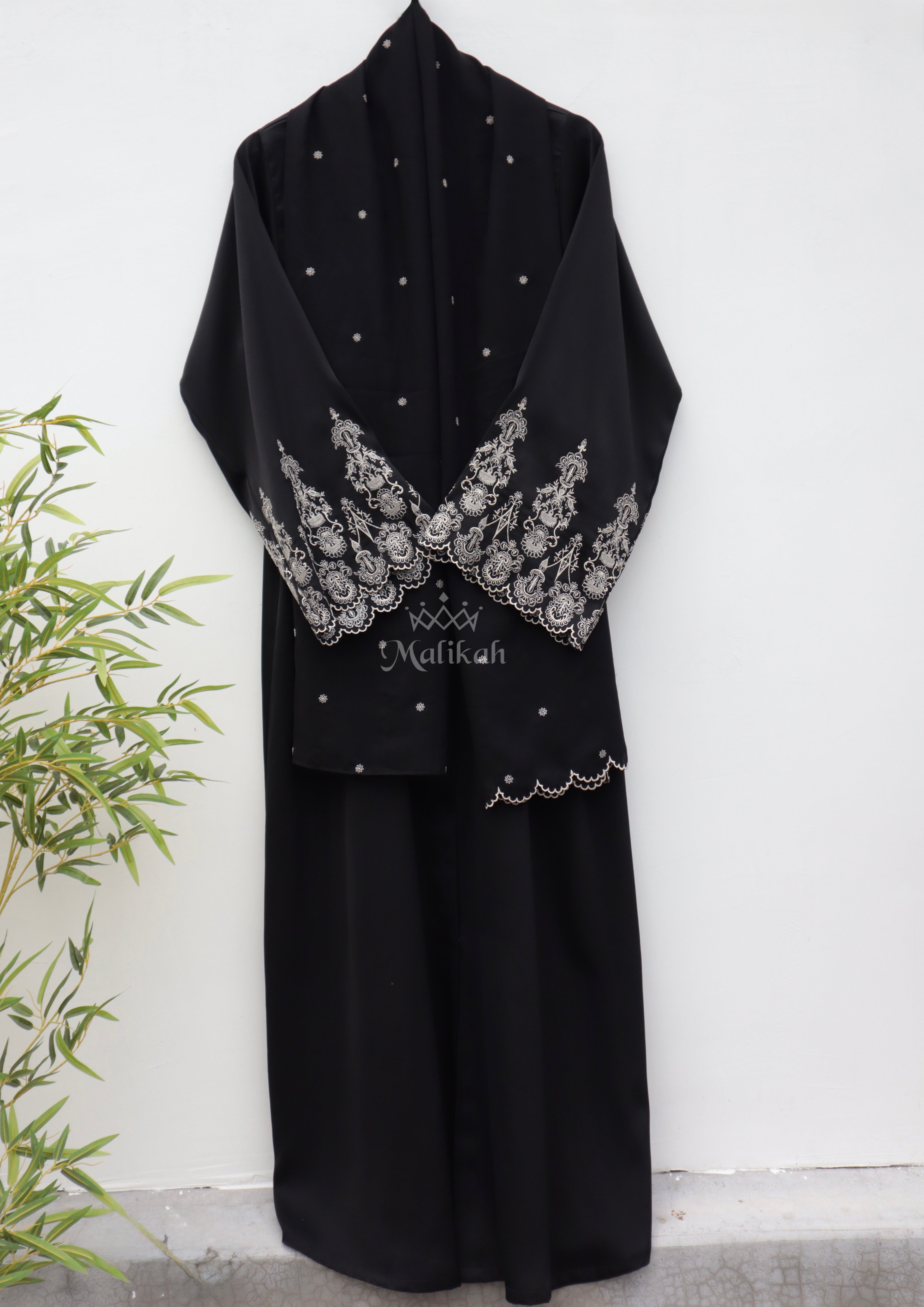 Resham Black Abaya